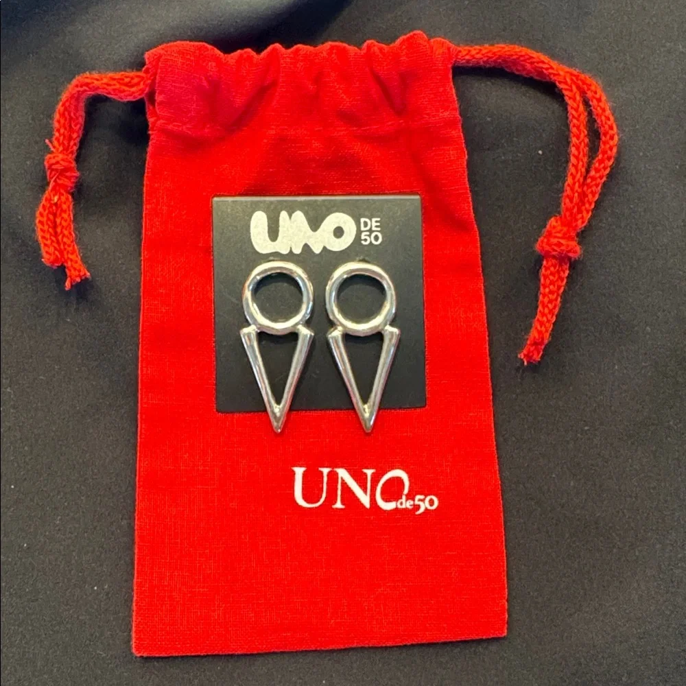 UNO de 50 Silver Triangle Drop Earrings - Picture 2 of 5